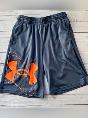 Boys Under Armour Shorts (size large)